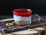 Рецепт Веррины из пудинга чиа с кокосовым молоком, малиной и гранолой