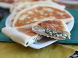 Рецепт Турецкие блинчики с начинкой из феты, лимона и петрушки - gözleme