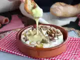 Рецепт Запеченный в духовке камамбер с медом и грецкими орехами