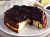 Рецепт Чизкейк из сгущенного молока с компотом из красных фруктов