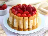 Рецепт Быстрый и простой клубничный коржик