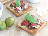 Рецепт Брускетта с инжиром, пармезаном и пармской ветчиной