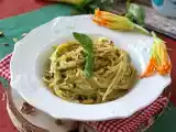 Рецепт Паста с цветами кабачка, рикоттой и фисташками