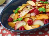 Рецепт Фруктовый салат: персик, абрикос, малина и многое другое!