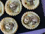 Рецепт Пирожки на хэллоуин с грибами и сыром с чесноком и травами