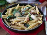 Рецепт Marry me chicken pasta: паста со сливочным соусом, курицей, вялеными помидорами и пармезаном