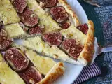 Рецепт Тонкий пирог с инжиром, бри и грецкими орехами