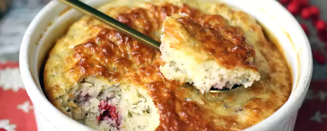 Суперпростой протеиновый торт с красными фруктами