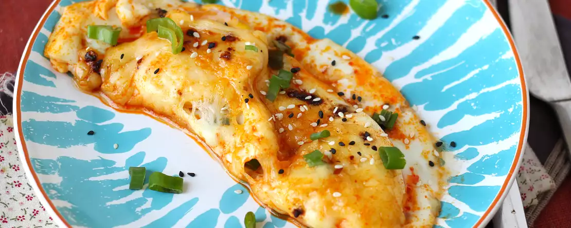 Жареные яйца с медом и моцареллой, сладкий, соленый и острый экспресс-завтрак!