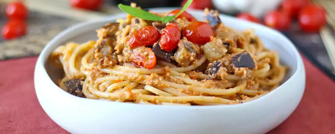 Паста с баклажанным кремом и помидорами черри: простой и вкусный рецепт