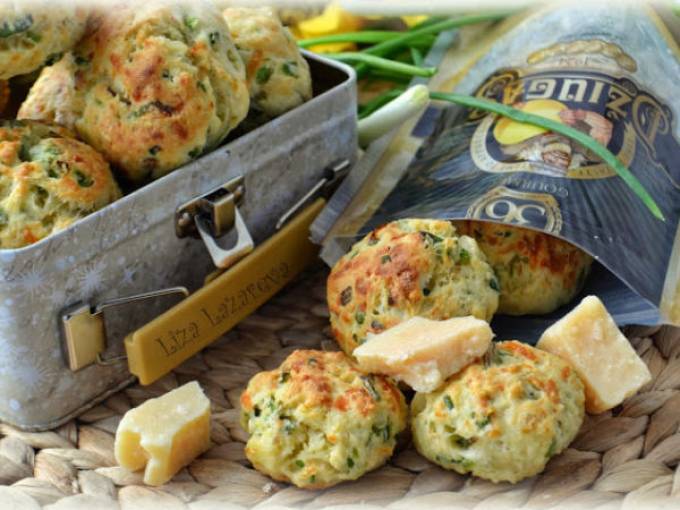 Луково-чесночное печенье с пармезаном