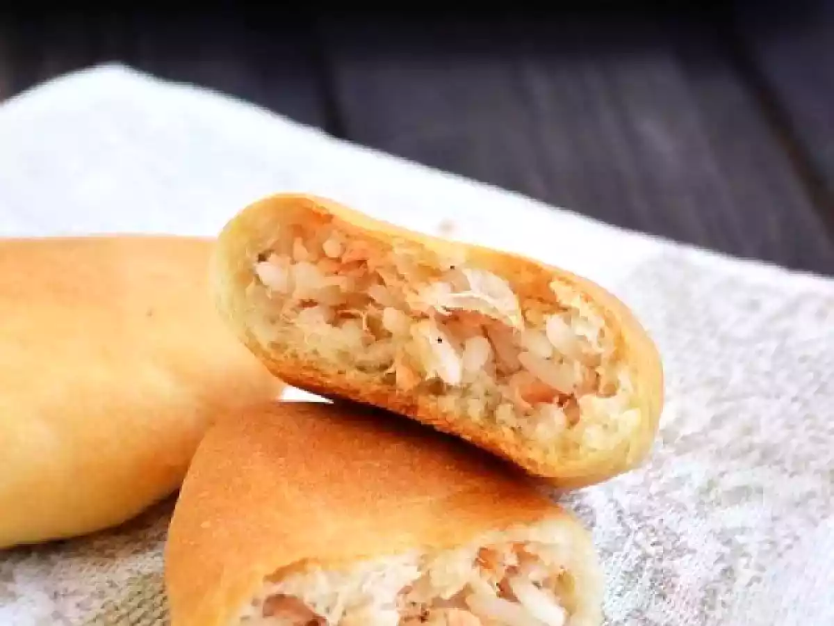 Постные пирожки с рисом и рыбой