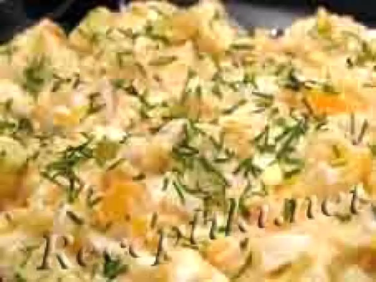 Салат из печенки с солеными огурцами