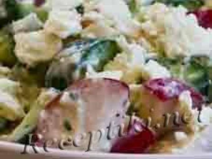 Салат с редисом и сыром