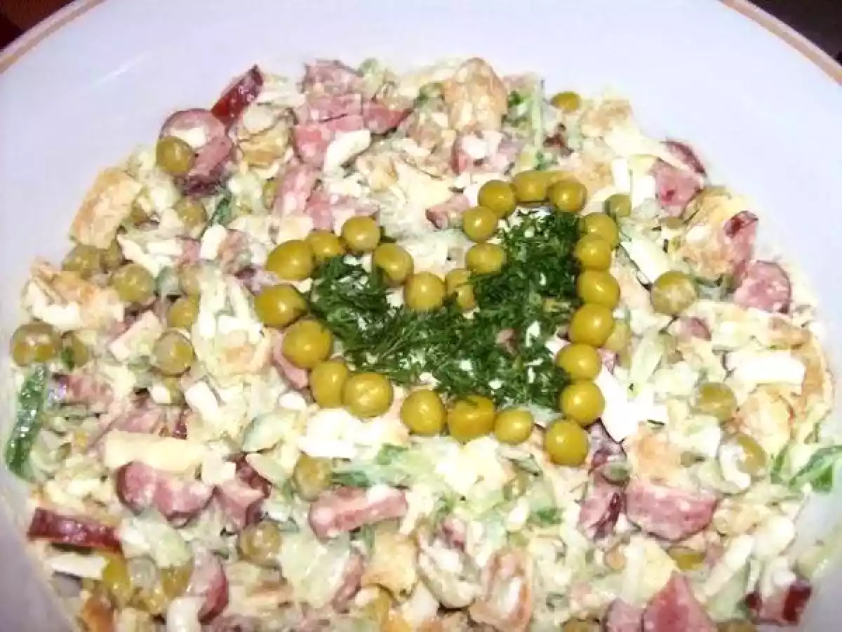 Салат Дружба с охотничьими колбасками