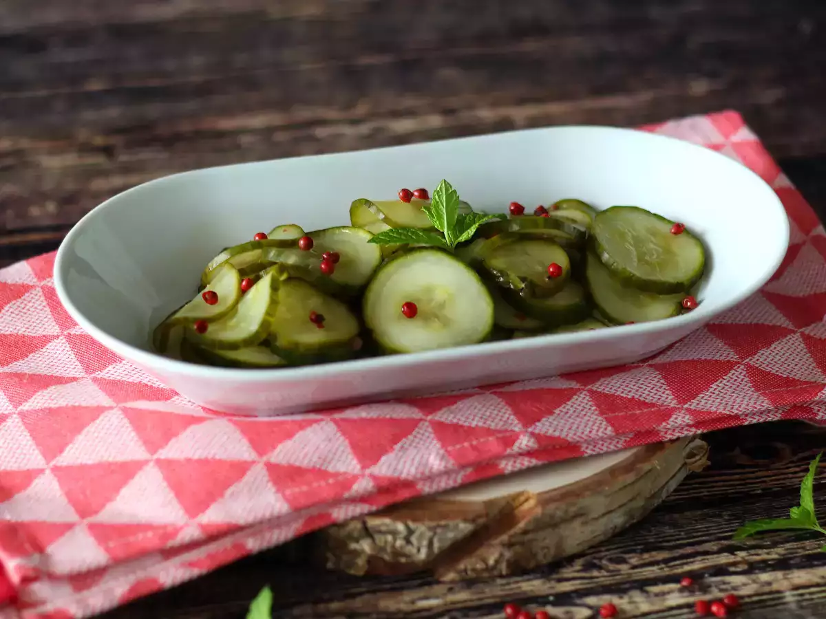 Рецепт Кисло-сладкие огурцы: быстрый и вкусный гарнир для лета!