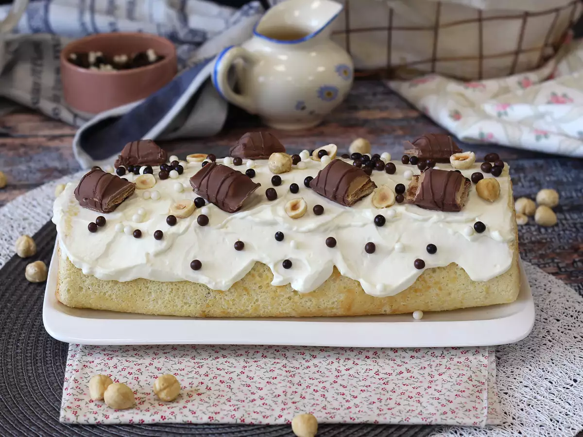 Рецепт Легкий рулет со вкусом kinder bueno, идеально подходящий для праздничного торта или рождественского полена!