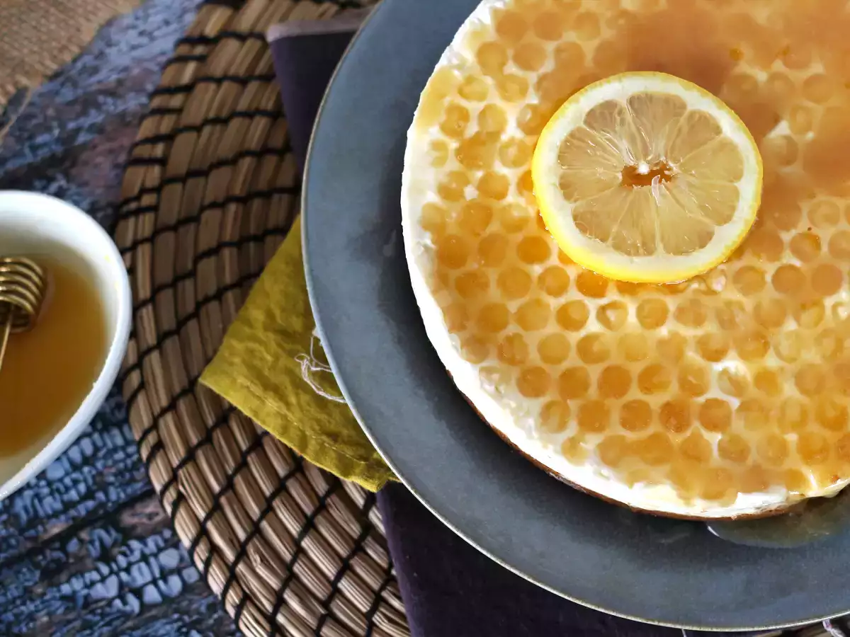 Рецепт Лимонно-медовый чизкейк без выпечки (самоучитель по украшению торта)