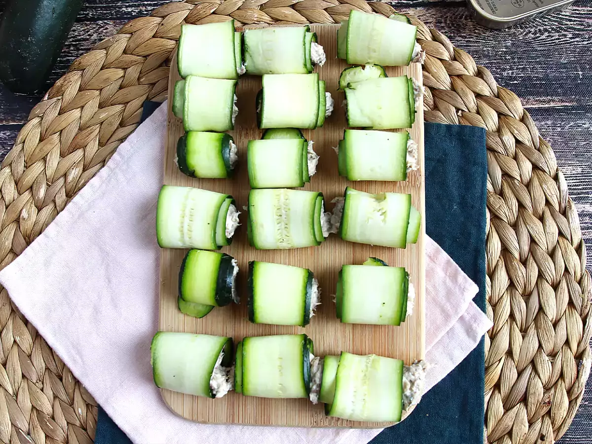 Рецепт Рулетики из кабачков и сардин