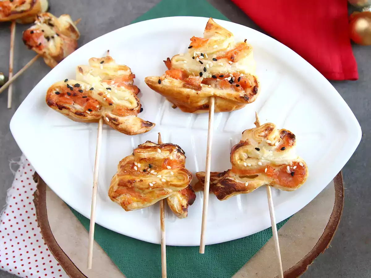 Рецепт Елки из слоеного теста с двумя видами лосося