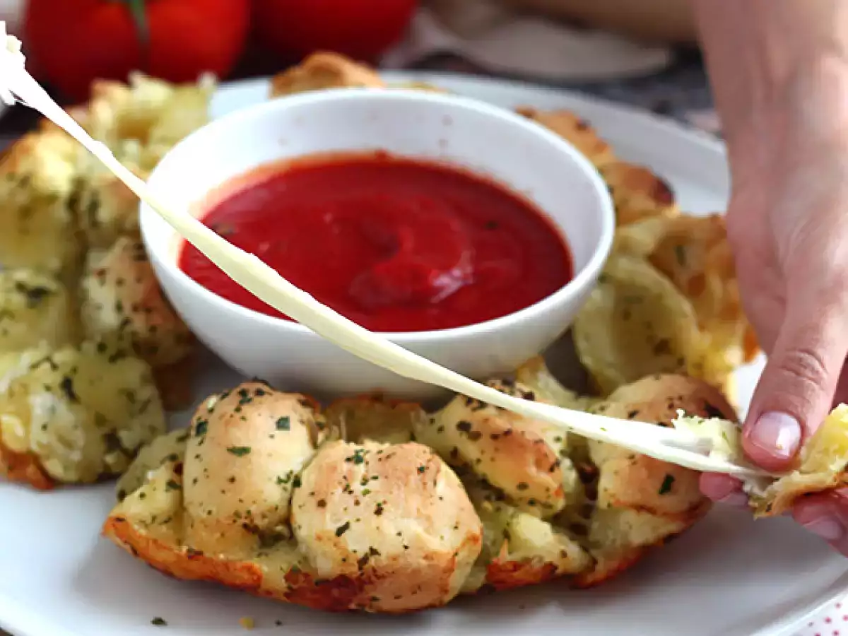 Рецепт Пицца корона с начинкой из моцареллы