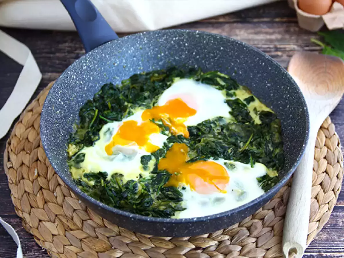 Рецепт Шпинат со сливками и яйца