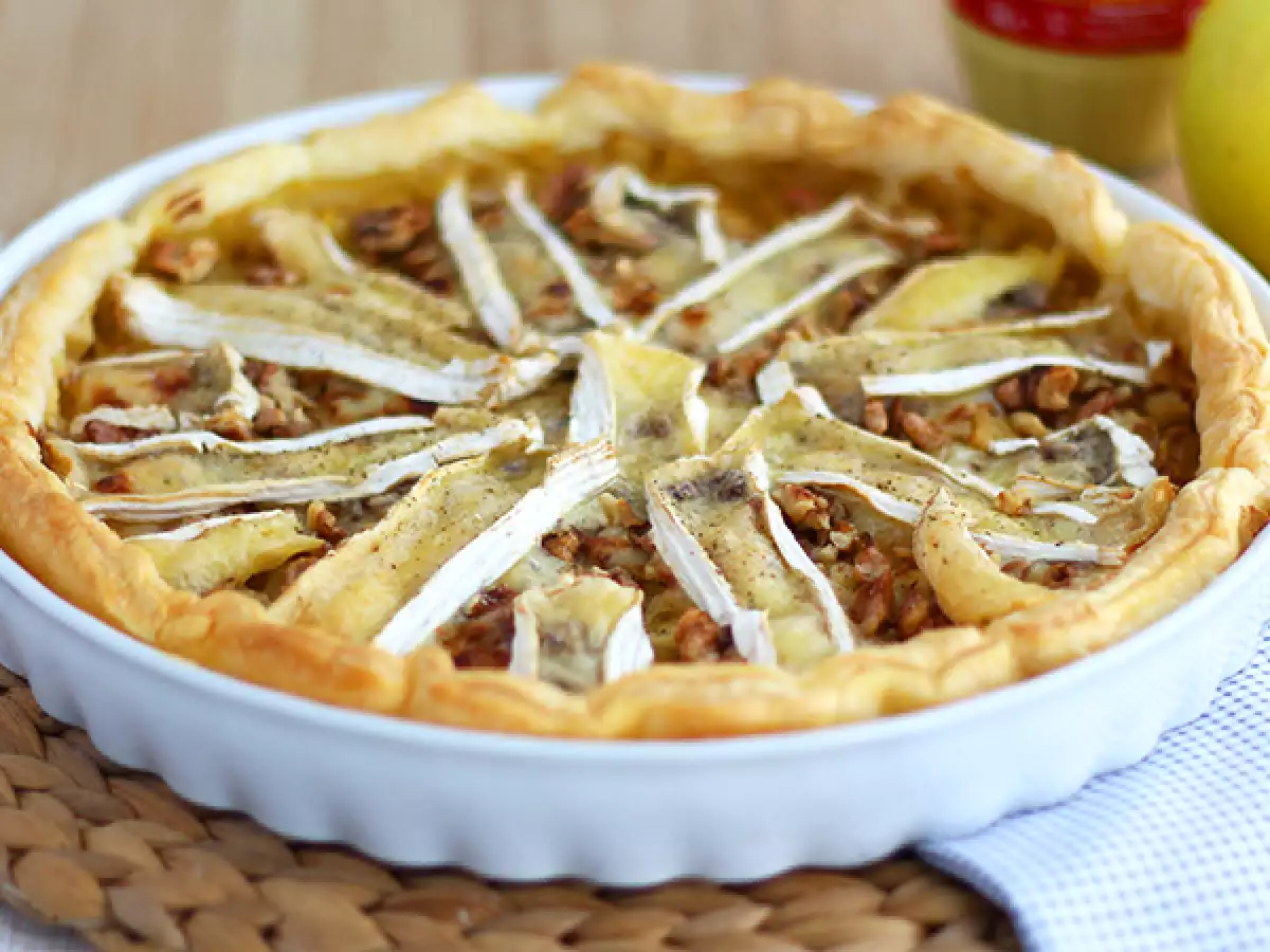 Рецепт Тарт с камамбером и яблоками
