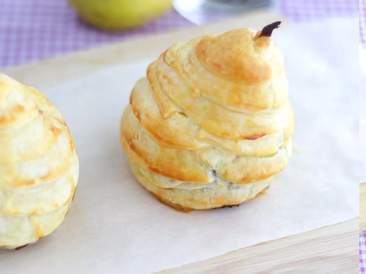 Рецепт Груши из слоеного теста с шоколадным центром