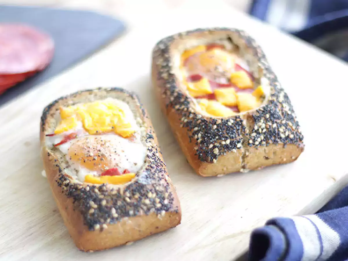 Рецепт Яичные лодочки с чоризо и сыром