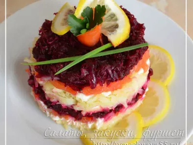 Рецепт Слоеный салат из красной рыбы