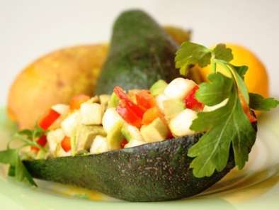 Рецепт Салат из авокадо, груш и оливок