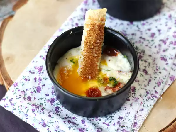 Рецепт Яичная запеканка с козьим сыром и вялеными помидорами в аэрофритюрнице!