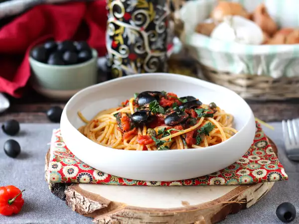 Рецепт Спагетти алла путтанеска, быстрое и вкусное первое блюдо