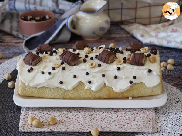 Рецепт Легкий рулет со вкусом kinder bueno, идеально подходящий для праздничного торта или рождественского полена!