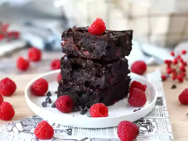 Рецепт Шоколадный брауни с малиной, чистая индульгенция!