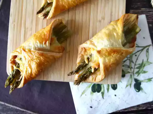 Рецепт Спаржа, ветчина и пирожные с плавленым сыром
