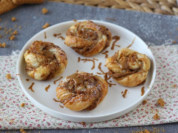 Рецепт Печенье из слоеного теста speculoos - быстрое и простое в приготовлении
