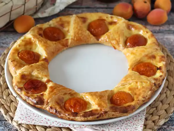Рецепт Tarte oranaise - слоеное тесто, заварной крем и абрикосы