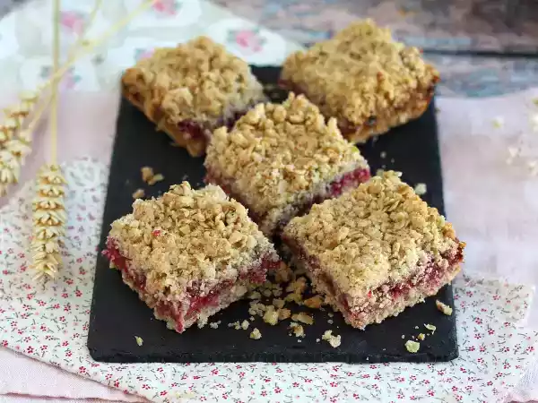 Рецепт Вкусный, хрустящий пирог с малиновой крошкой