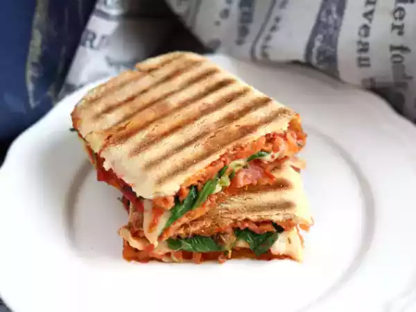 Рецепт Панини с чоризо и эмменталем