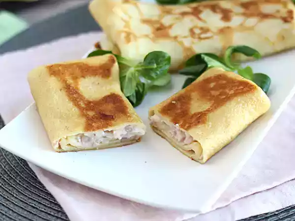 Рецепт Блинчики с соусом бешамель, сыром и ветчиной