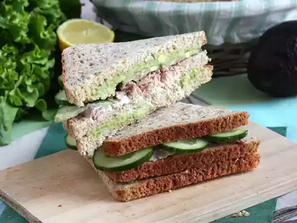Рецепт Клубный сэндвич с тунцом и авокадо