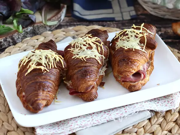 Рецепт Круассаны с ветчиной и сыром