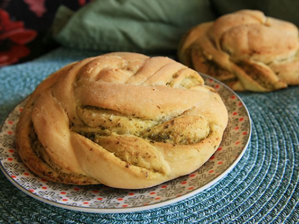 Рецепт Плетеные булочки с зеленым песто