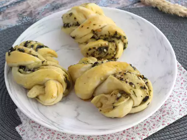 Рецепт Плетеные булочки с песто