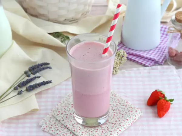Рецепт Малиновый и клубничный молочный коктейль