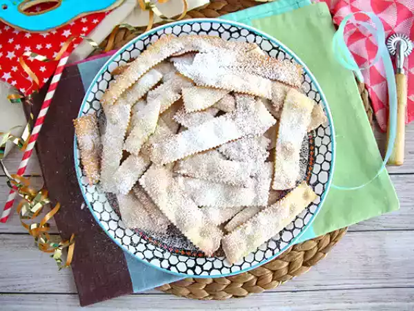 Рецепт Кьяккьера ди карневале - итальянские печеные букашки