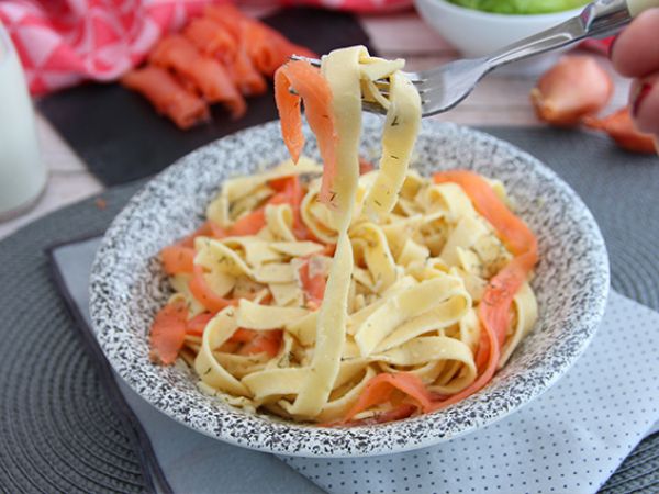 Рецепт Тальятелле с копченым лососем и укропом