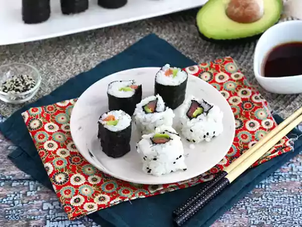 Рецепт Макис с копченым лососем и авокадо