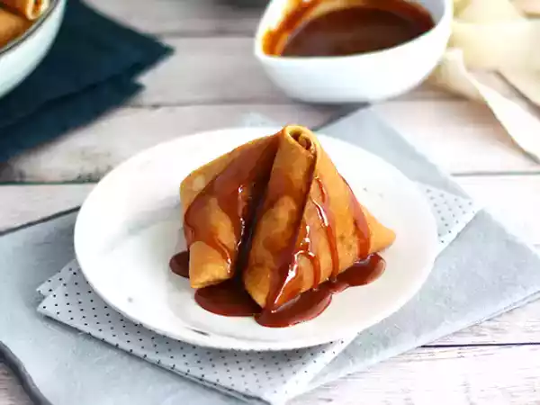 Рецепт Блинные самусы с карамелизированными яблоками